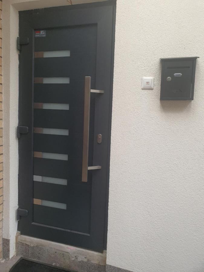Apartman Din Травник Екстериор снимка