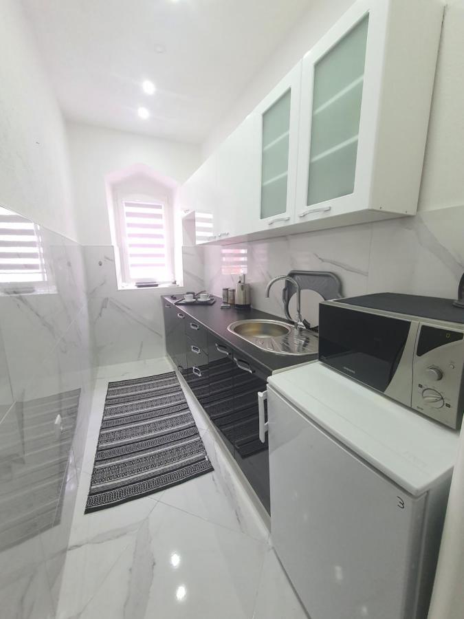 Apartman Din Травник Екстериор снимка