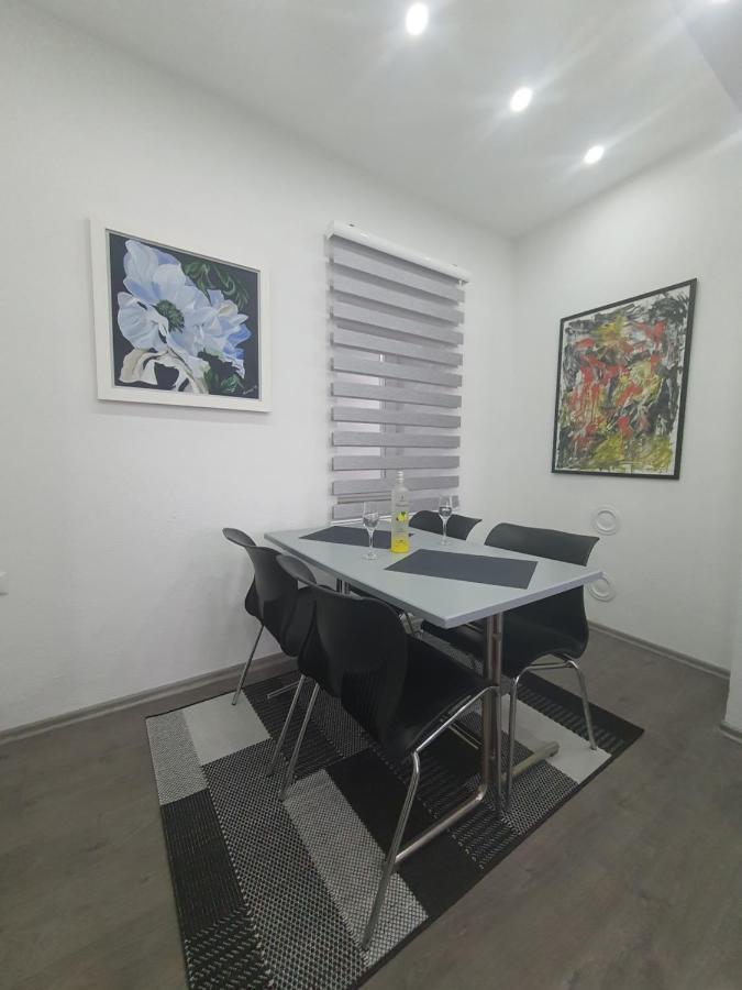 Apartman Din Травник Екстериор снимка
